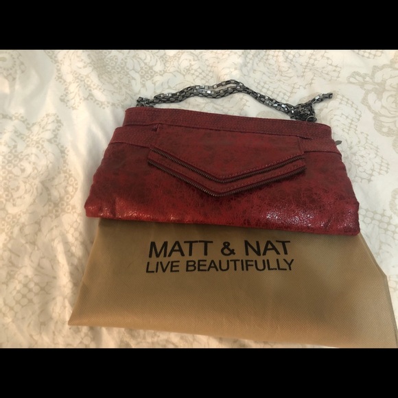 Red vegan leather Matt and Nat Handbag - Picture 3 of 3